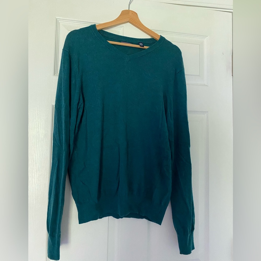 Izod crewneck sweater